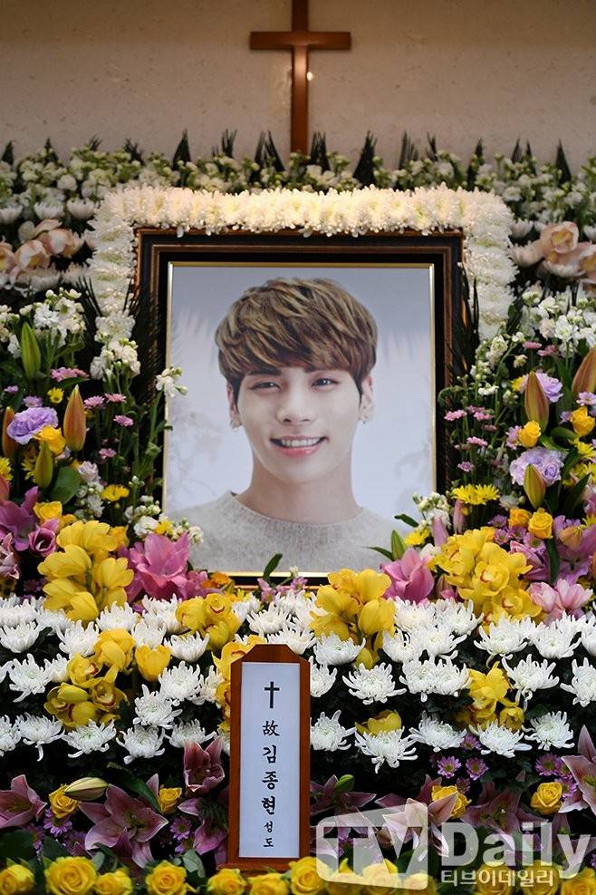 Sahabat Dekat Ungkap Alasan Sebenarnya Jonghyun SHINee Memilih